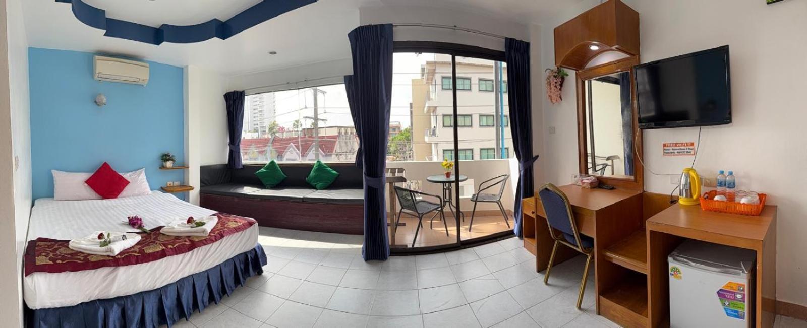 Heaven House Restro & Bar Hotel Patong Exterior photo